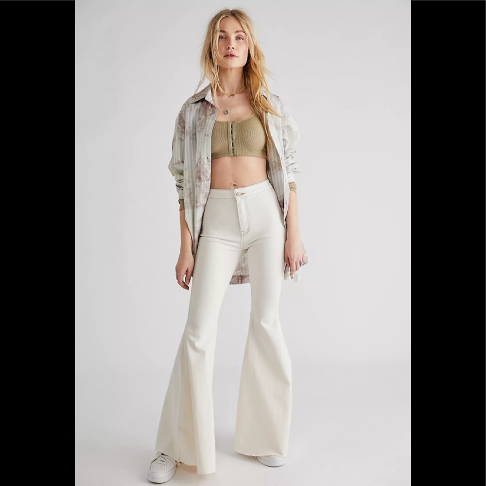 We the Free Just Float On Flare Jeans - Picture 2 of 9
